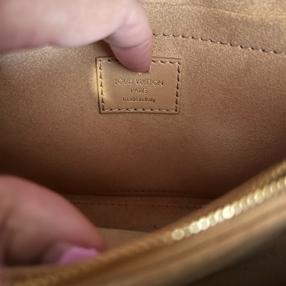 Louis Vuitton Wave Bag Taupe MM - Picture 5 of 11